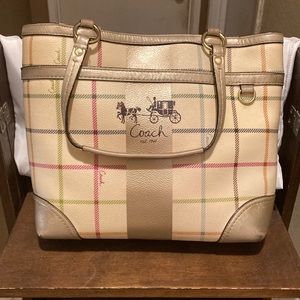 Real Coach bag used a couple time. In great shape it’s like brand new.